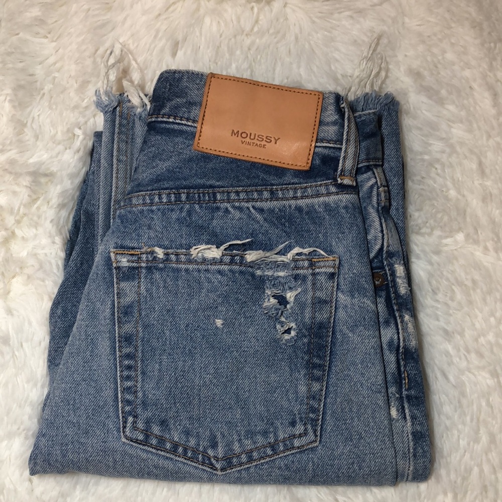 Moussy Vintage Distressed Women’s Jean Size 24” Button Up